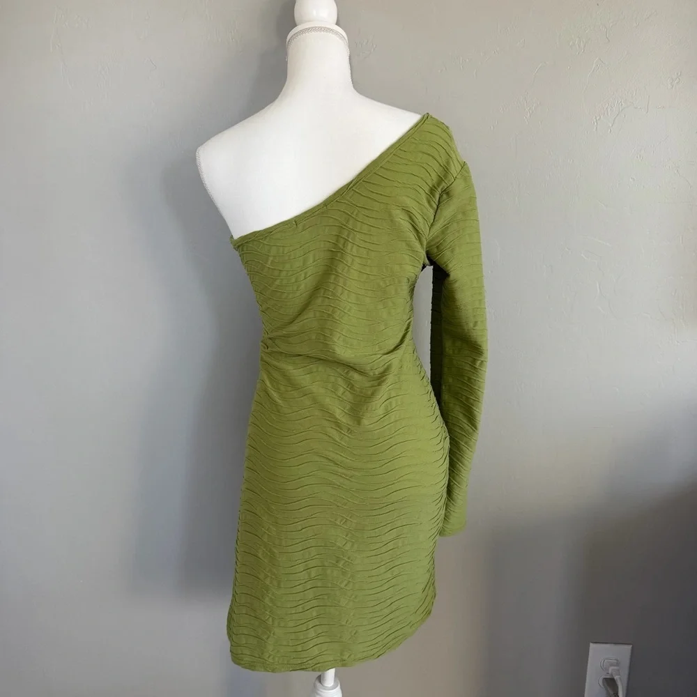 PrettyLittleThing Olive One Shoulder Dress - Picture 6 of 6